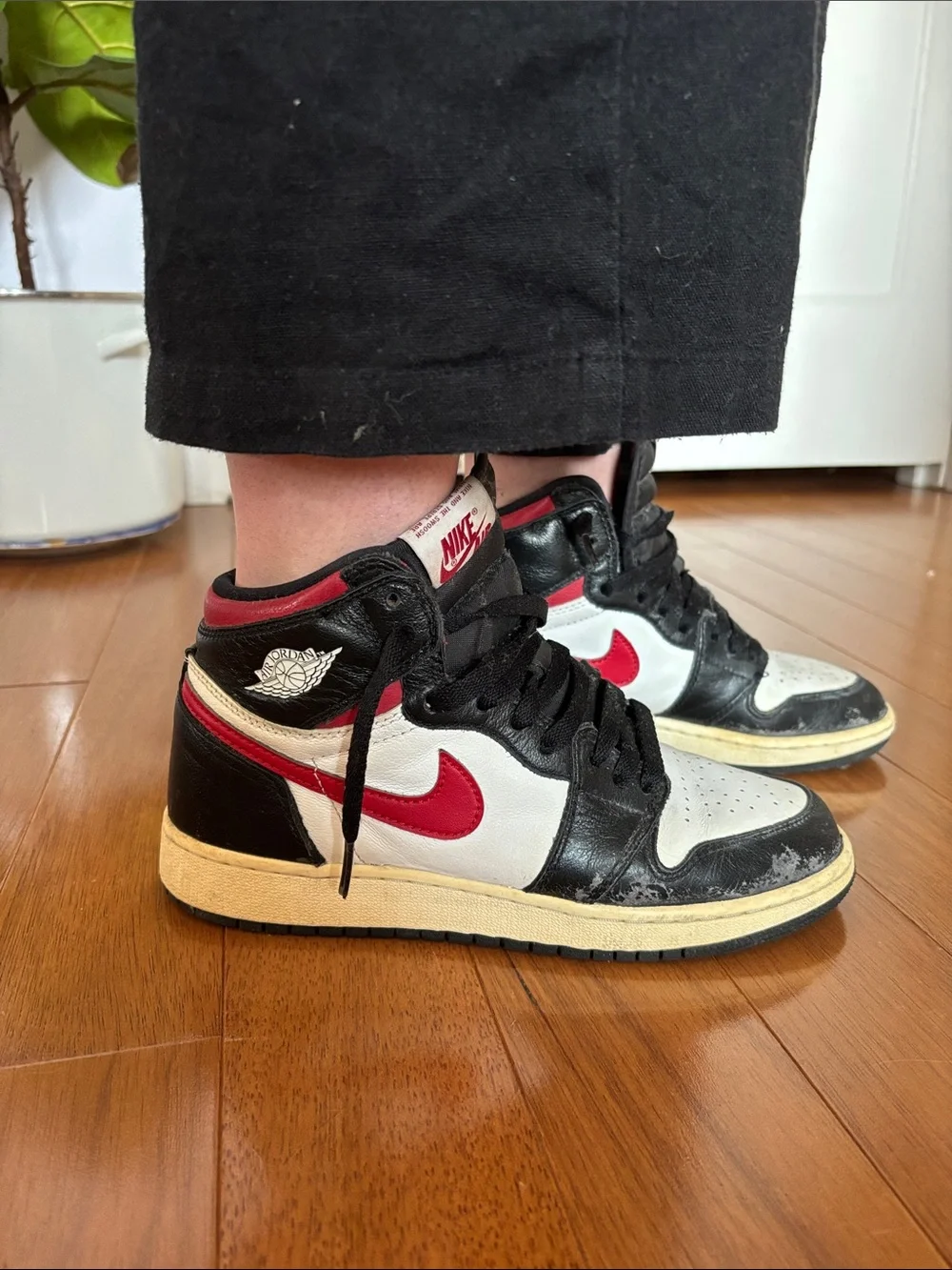 Nike Air Jordan 1 Retro High OG Black/Gym Red-White-Sail